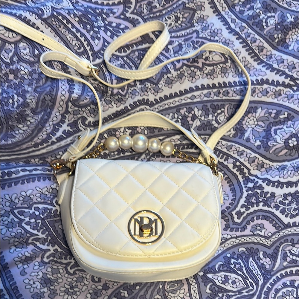 Elegant White Quilted Handbag
